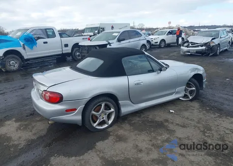 2003 Mazda Mx-5 Miata Cloth/Ls/Se/Shinsen z USA, uszkodzony, nr VIN JM1NB353130307010